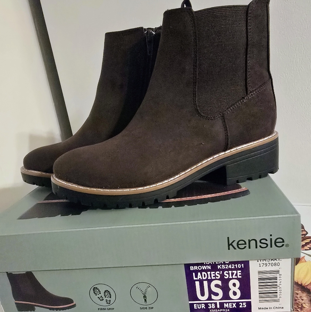 Kensie Size 8 Brown New In Box.